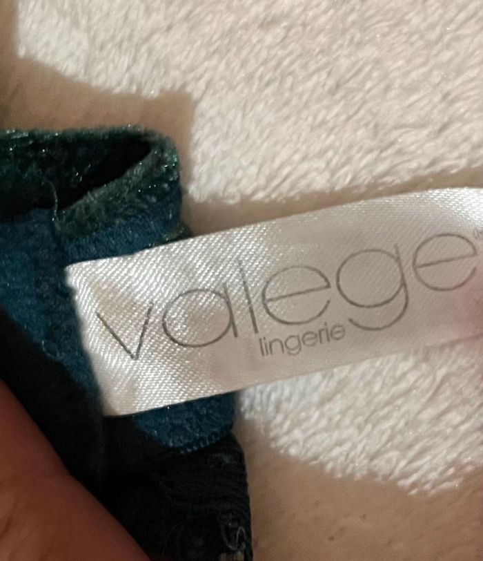 Soutien Gorge Chic En Velours Et Dentelle Taille L - photo numéro 5