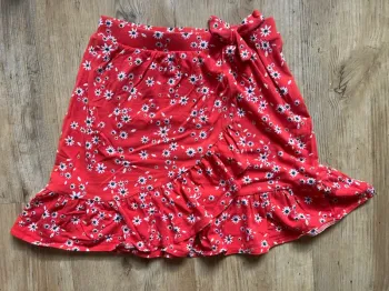 Jupe rouge fleurie Kiabi