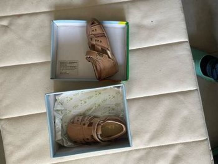 Sandales en cuir cognac elfos enfants NEUVE TAILLE 21 - photo numéro 4