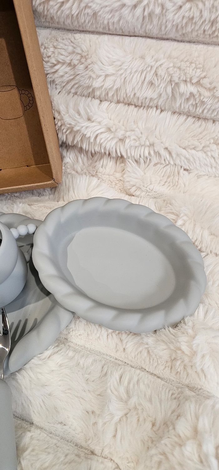 Magnifique coffret repas de Princesse gris Neuf - photo numéro 4