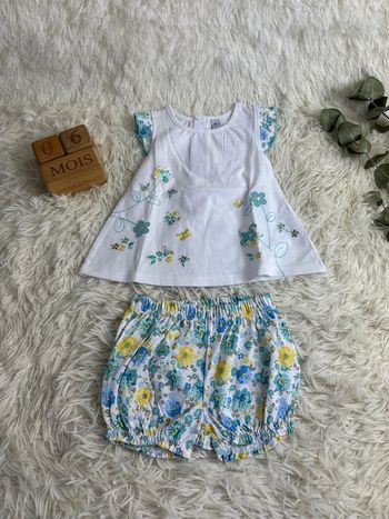 Robe et bloomer blanche et fleurie taille 6 mois