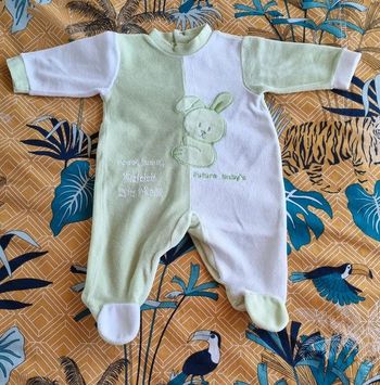 Pyjama blanc et vert anis