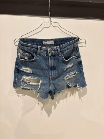 Short en jeans troué bershka 34