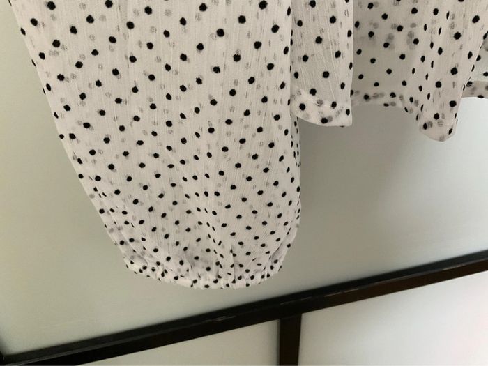 Blouse blanche et noir Stradivarius - photo numéro 4