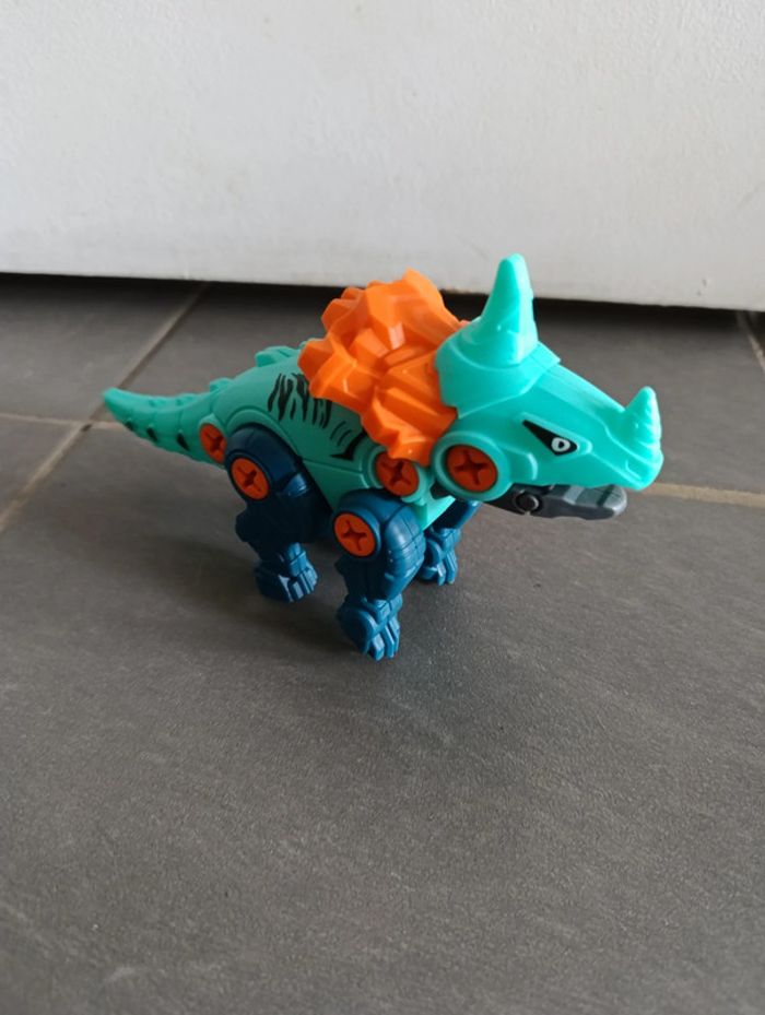 Figurine dinosaure