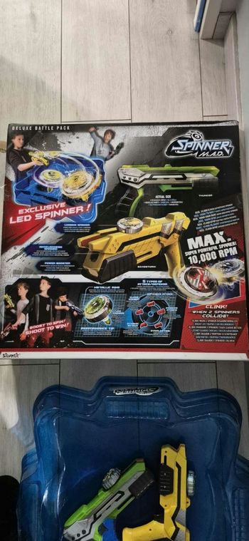 Spinner mad deluxe avec  2 gun 2 toupies et arène