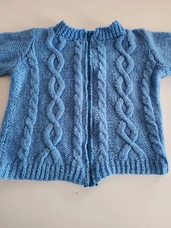 Gilet fait main 18 mois