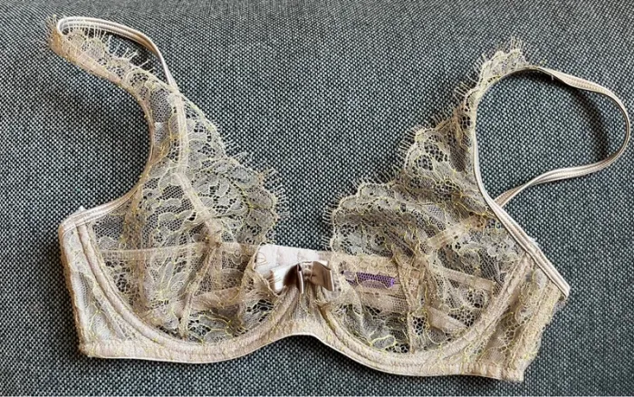Soutien gorge maison close