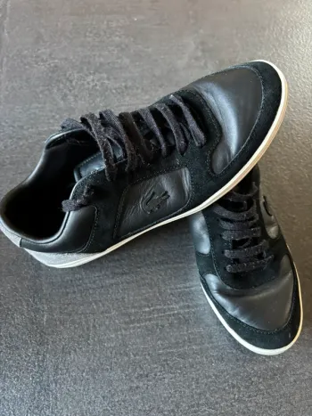 Basket Lacoste femme taille 40 en bon état