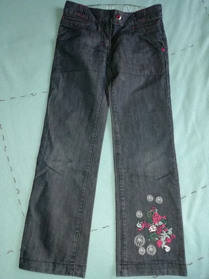 Pantalon brodé fleurs