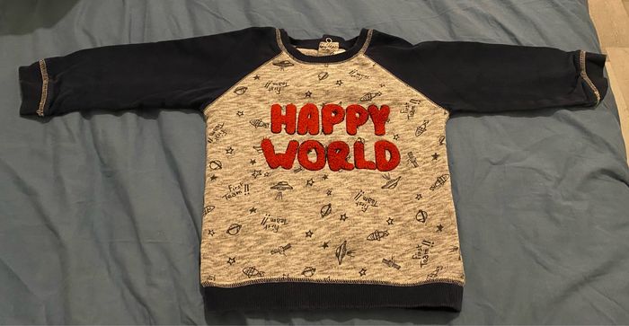 Pull « happy world » 3 ans