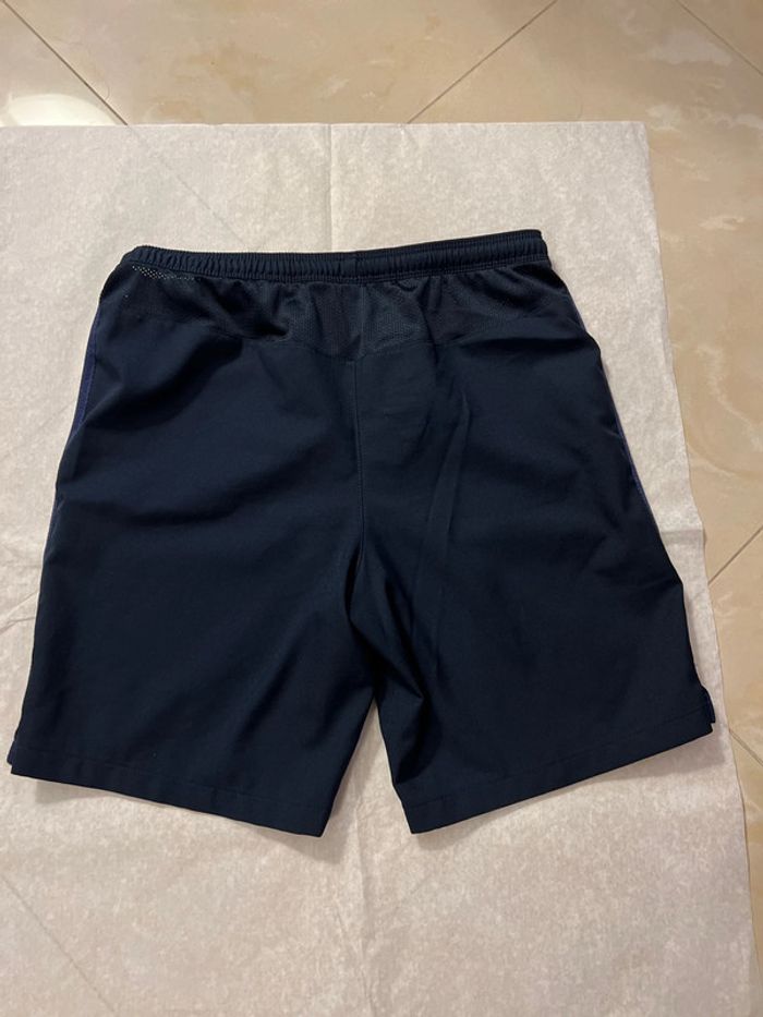 Short de foot Nike, équipe Paris Saint-Germain taille 9/11 ans authentique proche du neuf - photo numéro 8