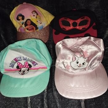 Lot de casquettes