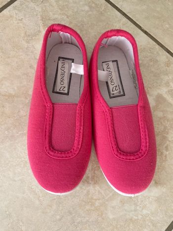 Chaussons in extenso P27 neufs