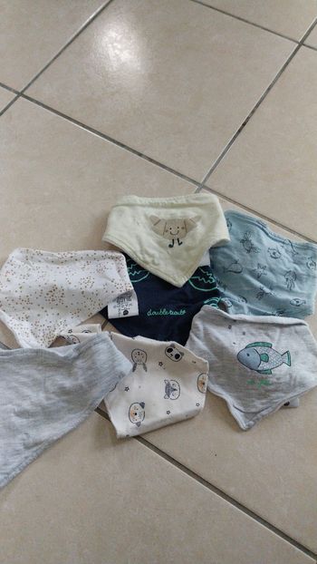 Lot de 7 bavoirs neufs 