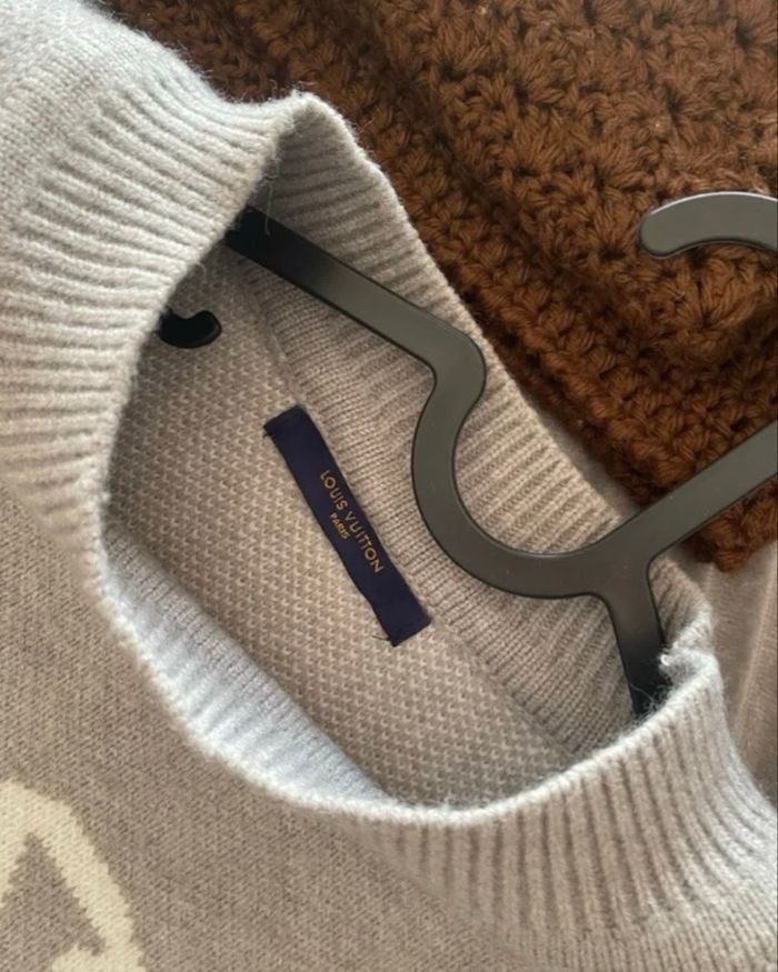 Pull LV - photo numéro 2