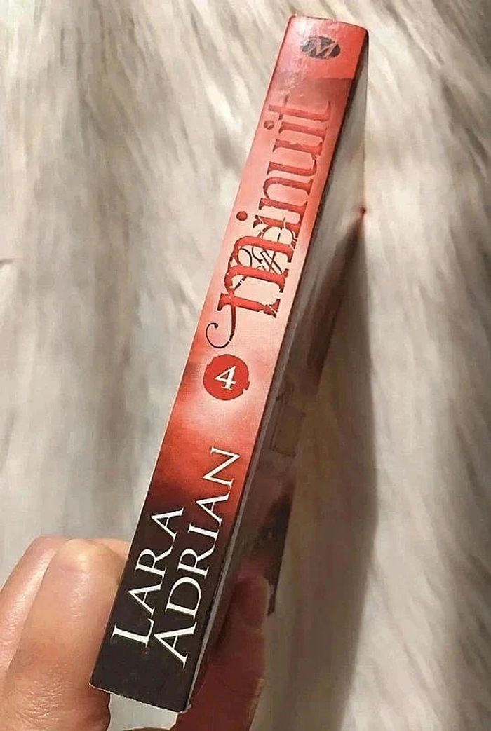 Lara Adrian - Minuit tome 4 - Le tombeau de minu - photo numéro 4