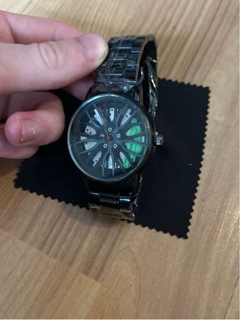 Montre style jante de voiture étrier vert 