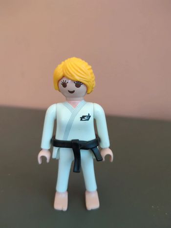 figurine playmobil karaté