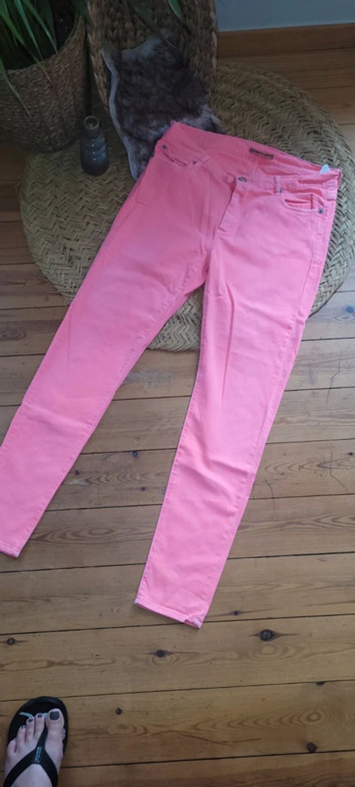 Joli jeans Ninety Five rose fluo Taille 42 - photo numéro 2