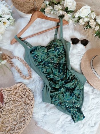 Jolie maillot de bain taille M neuf avec étiquette