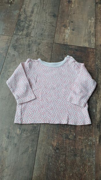 T-shirt in extenso 12 mois en très bon état