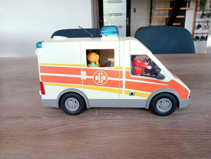 Playmobil 6685 Ambulance - photo numéro 2