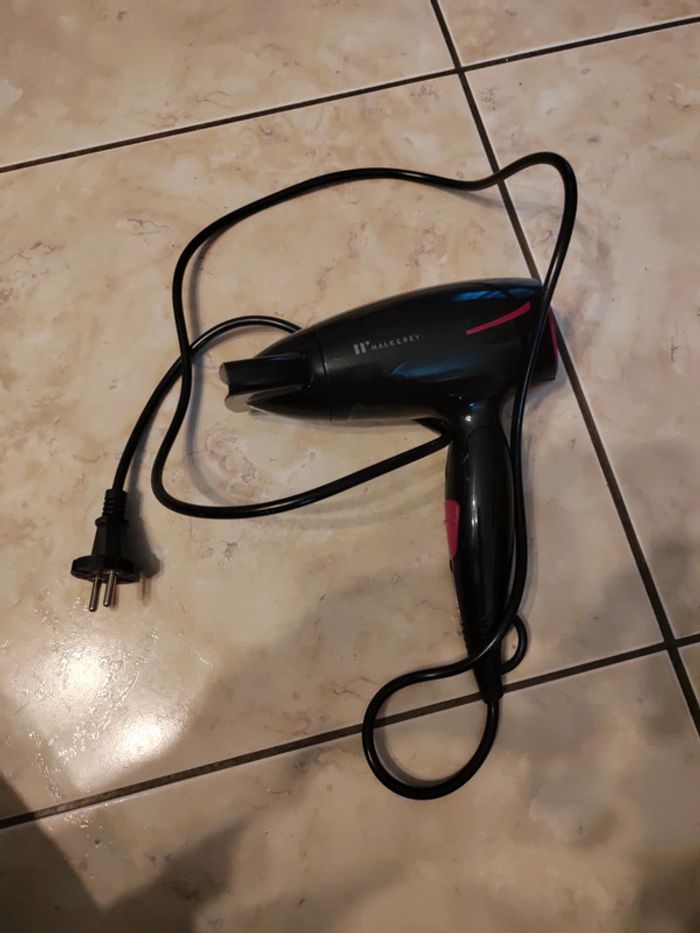 Sèche cheveux
