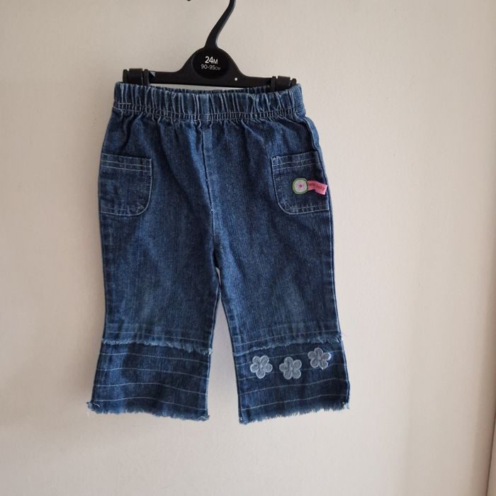 1 an jean bleu avec broderie