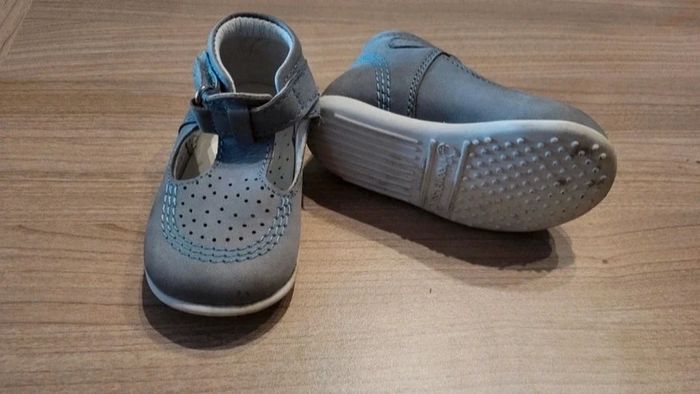 Chaussure taille 19 - photo numéro 3