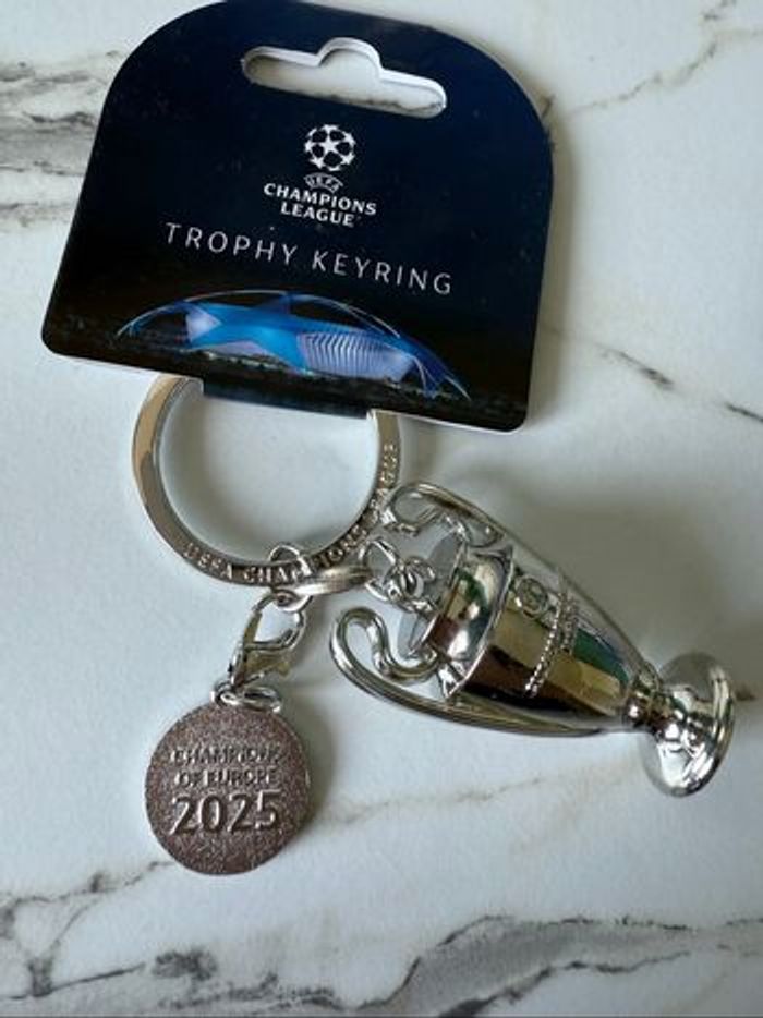 Porte-clés PSG 🏆 Édition Collector “Vainqueur Ligue des Champions” rupture de stock partout. - photo numéro 4