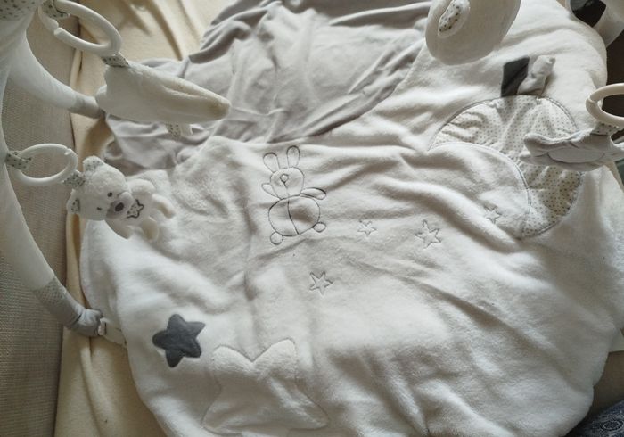 Tapis d'éveil bébé sauthon