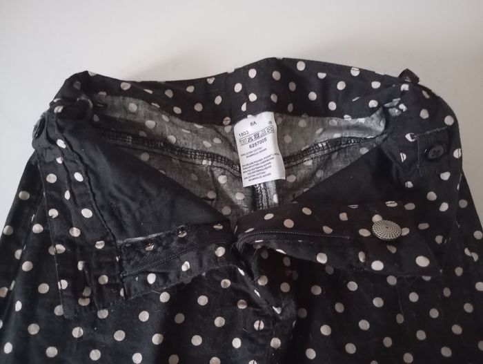 Ensemble 8/10 ans . Jupe et tee shirt manches longues. Coton et polyester .Pois et rayures. Noir et rouge . État neuf - photo numéro 5