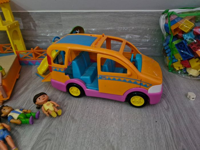 Maison dora + figurines+ piscine+ aire de jeux+van+ abri equestre - photo numéro 8