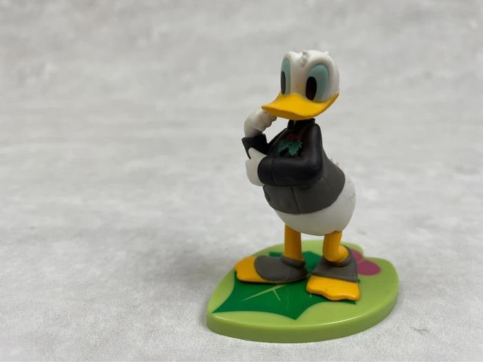 Figurine gatchapon japon Disney Donald de noël - photo numéro 2