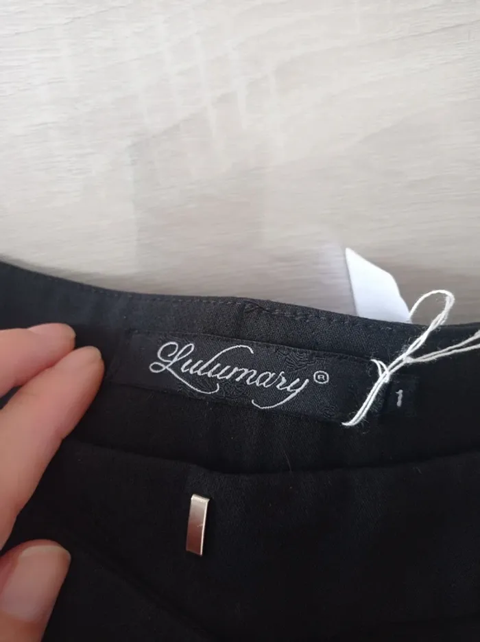 Magnifique short noir habillé ceintré style chinos T.1 Lulumary - photo numéro 4