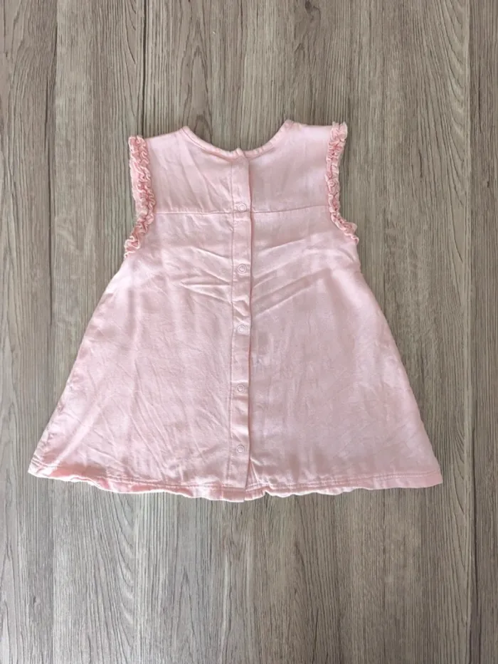 Robe d'été rose clair avec pressions dans le dos - photo numéro 3