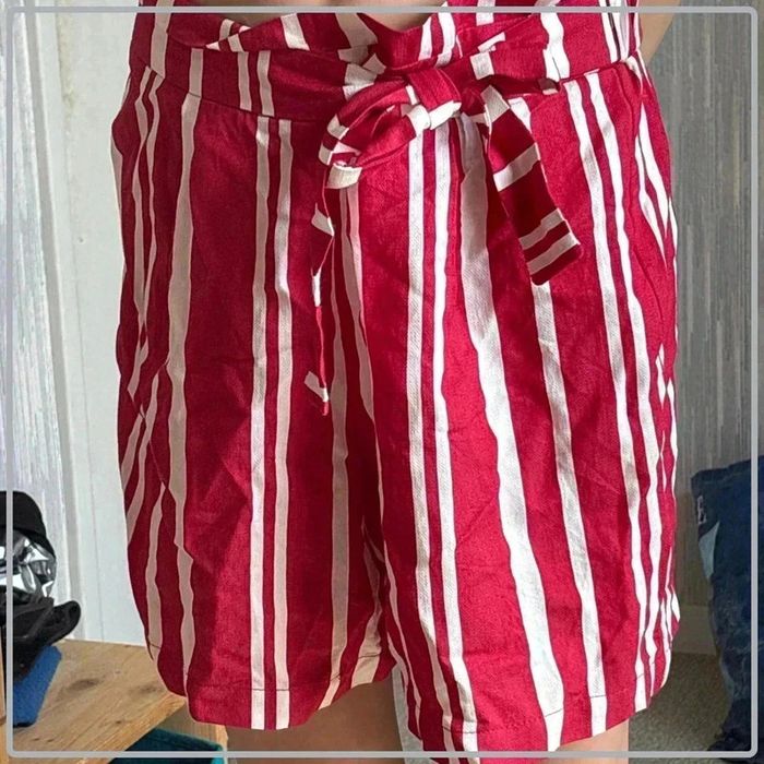 Short à rayure taille 34 marque naf naf - photo numéro 2