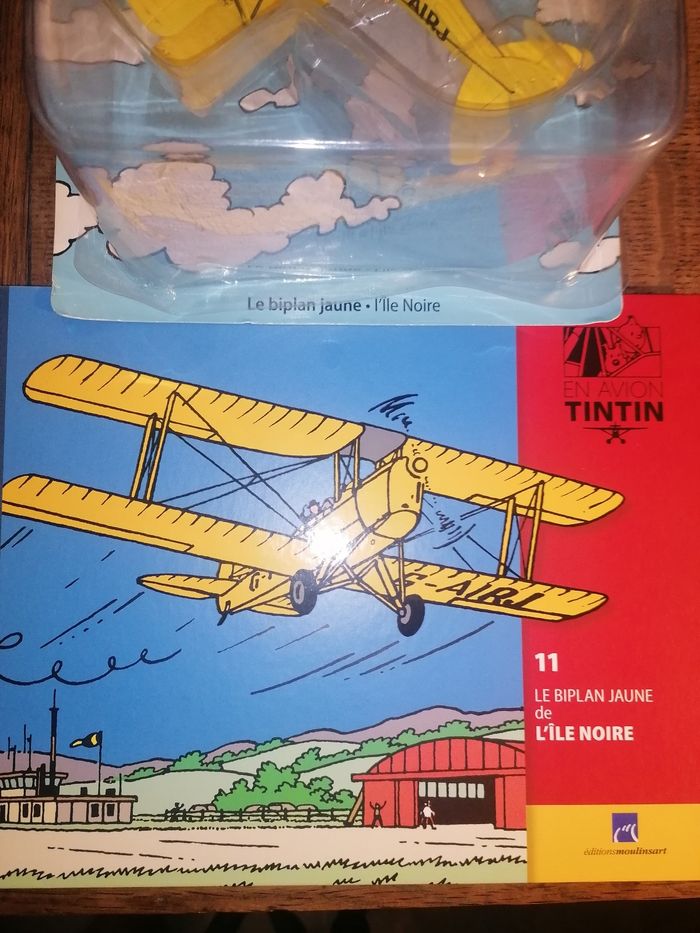 Tintin Avion n11 Le Biplan jaune de L île noire - photo numéro 3