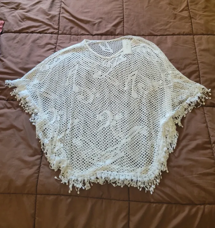 Poncho en dentelle