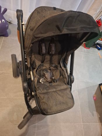 Poussette Mutsy Evo et chancelière