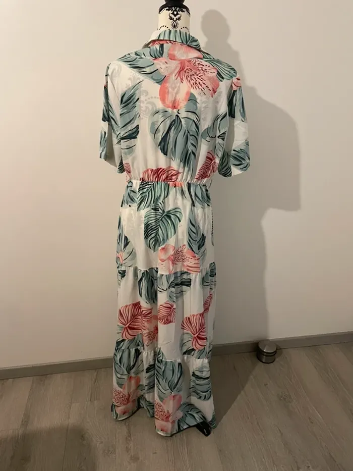 Robe longue collection u taille L blanc motif fleurs et feuille rose et vert - photo numéro 4