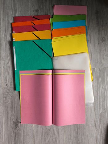 Lot de pochettes et feuilles