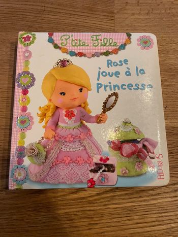 Livre P’tite fille Numéro 8 Rose joue à la princesse
