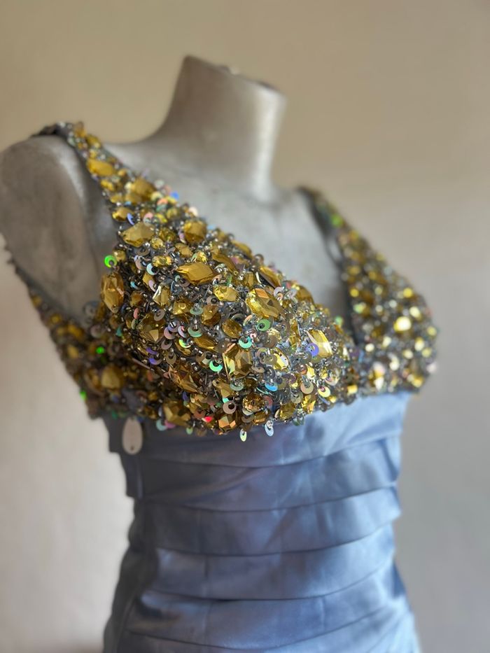 💙 Robe courte satinée bleu ciel FESTAMO – Taille 36 – Neuve sans étiquette 💙 - photo numéro 6