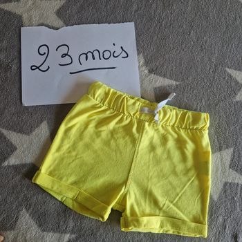 Short fille