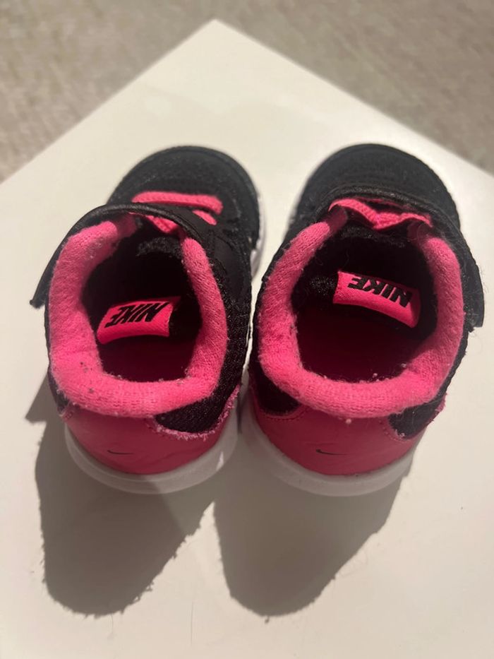 Baskets bébé Nike performance pointure 18.5 - photo numéro 3