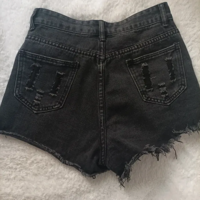 Short court Shein taille 34 - photo numéro 2
