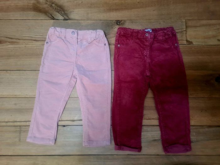Lot de 2 pantalons en velours pour bebe fille.
