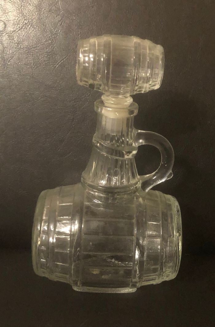Carafe tonneau vintage